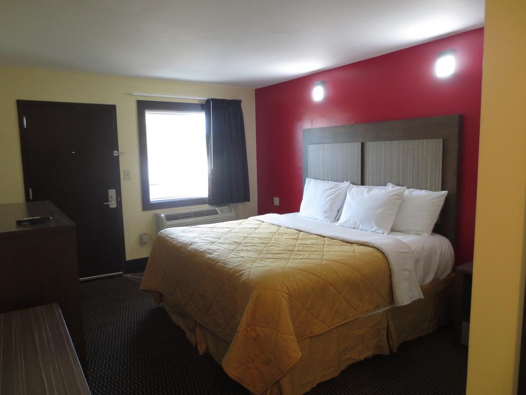 Brick Motor Inn Room photo