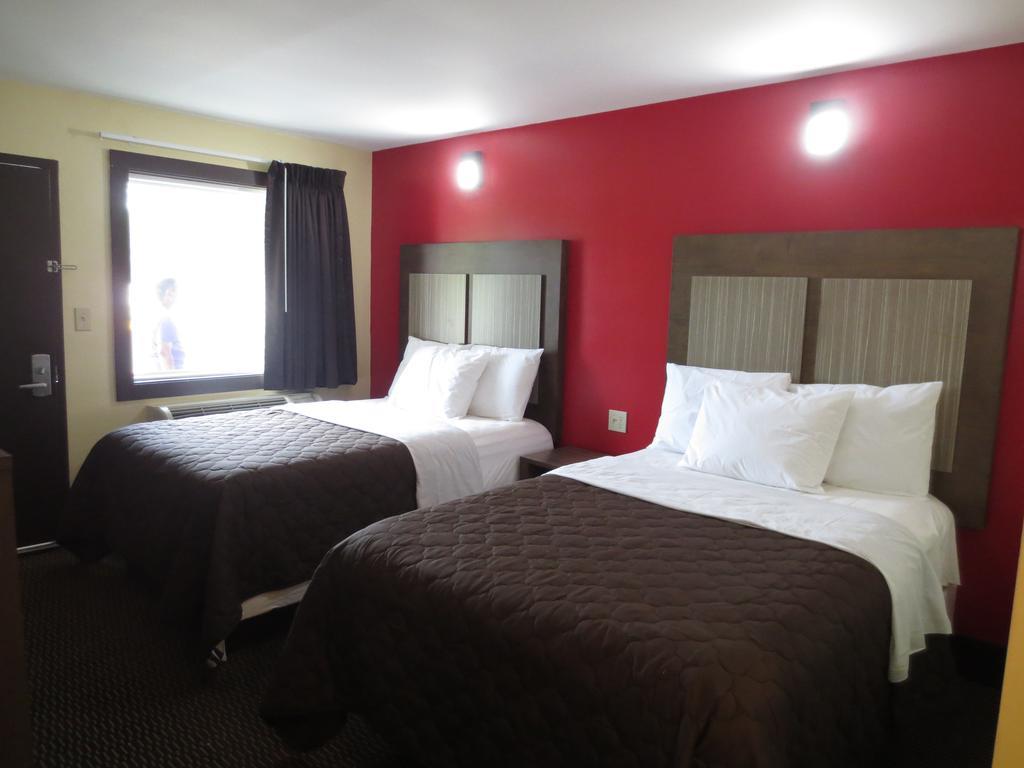 Brick Motor Inn Room photo